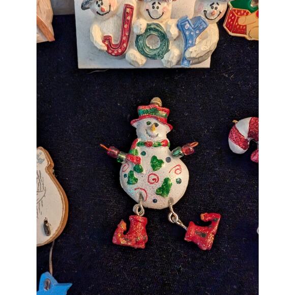 Lot of Whimsical Christmas Pins - Picture 7 of 12